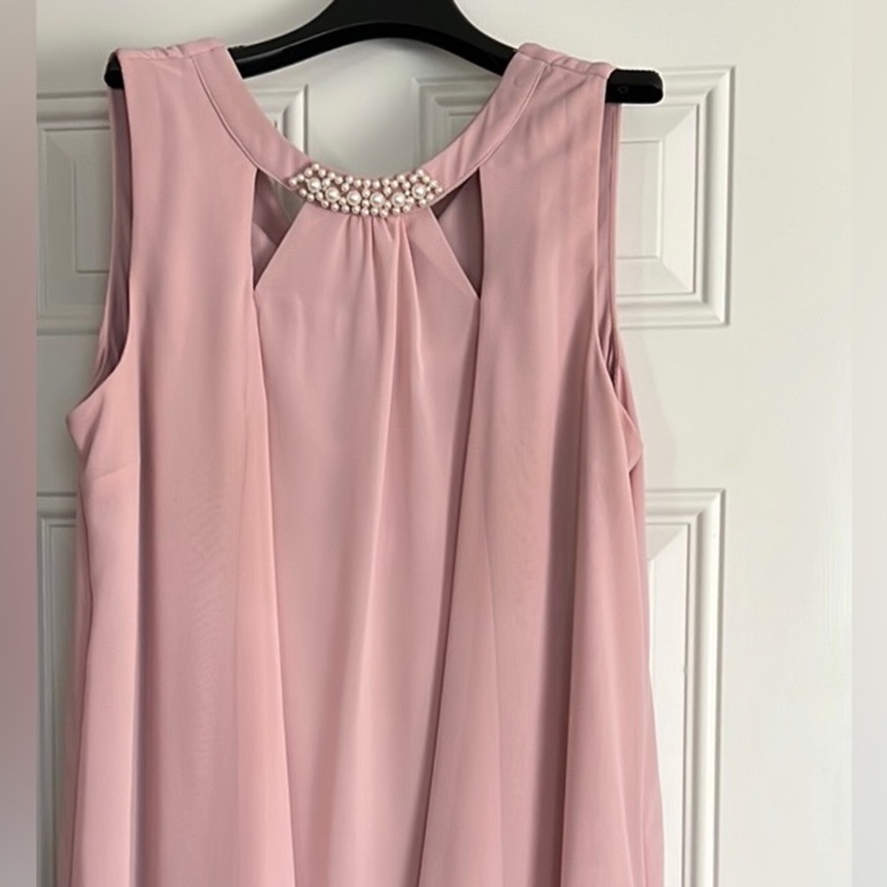 Short sleeve dress for a formal event